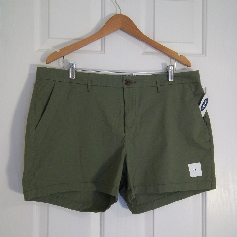 Old Navy Everyday Short in Olive NWT